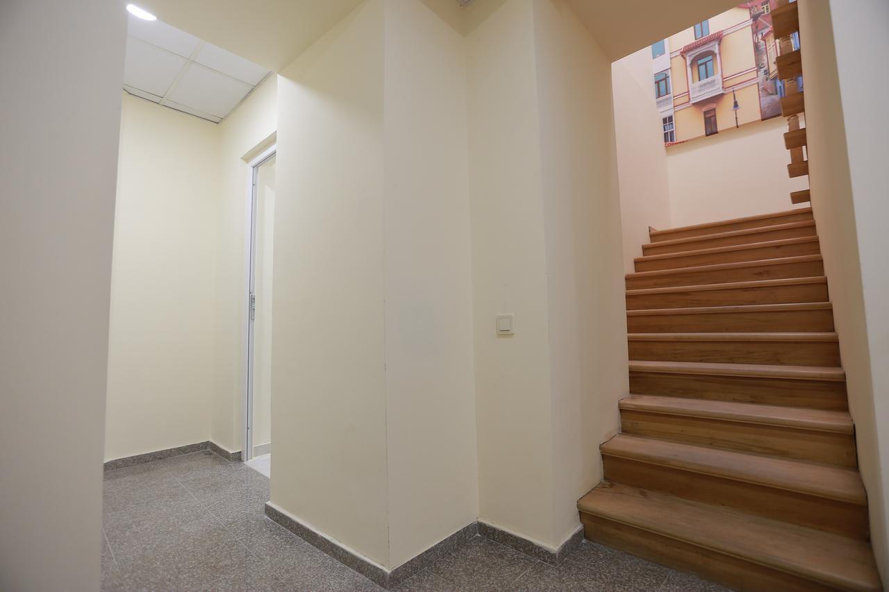 Midtown Hotel & Hostel Tbilisi Exterior photo